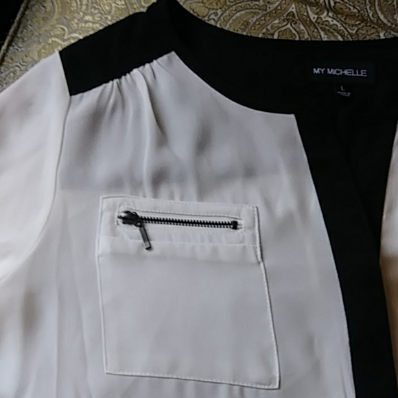 Black and ivory top - Picture 2 of 4